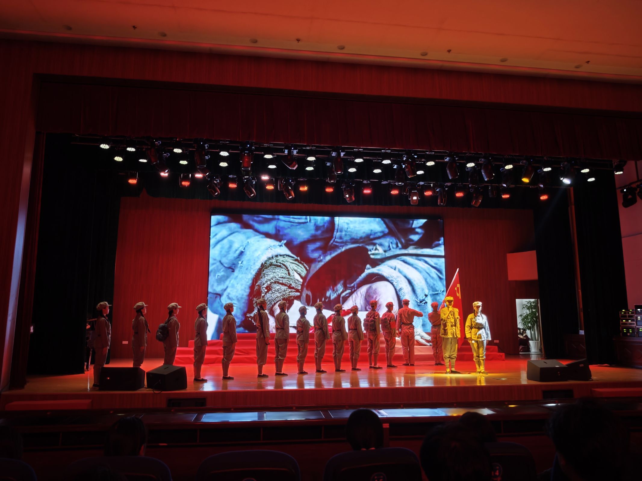 5.原创红色舞台剧2.jpg
